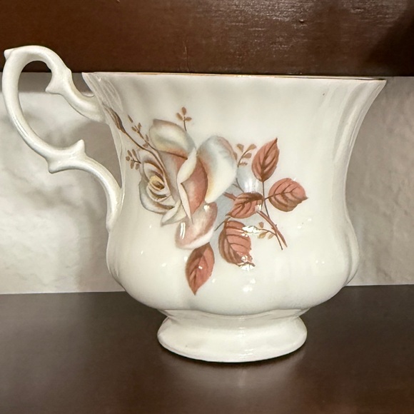 💰Vintage Richmond Bone China Teacup & Saucer Retro 1970’s White Rose Brown Leaf. - Picture 8 of 11